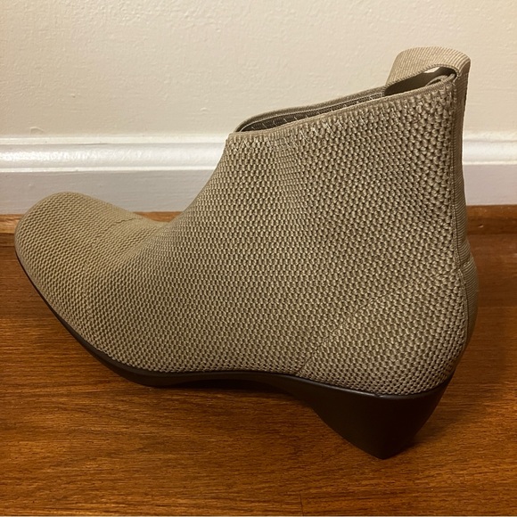 Borne Lightweight Tan Wedge Ankle Boots NWOT - Picture 6 of 10